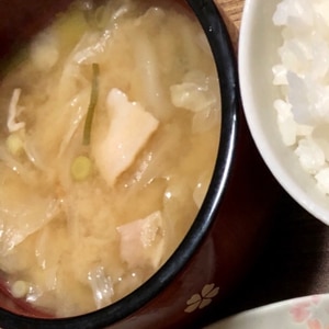 水菜と豆腐と油揚げのお味噌汁